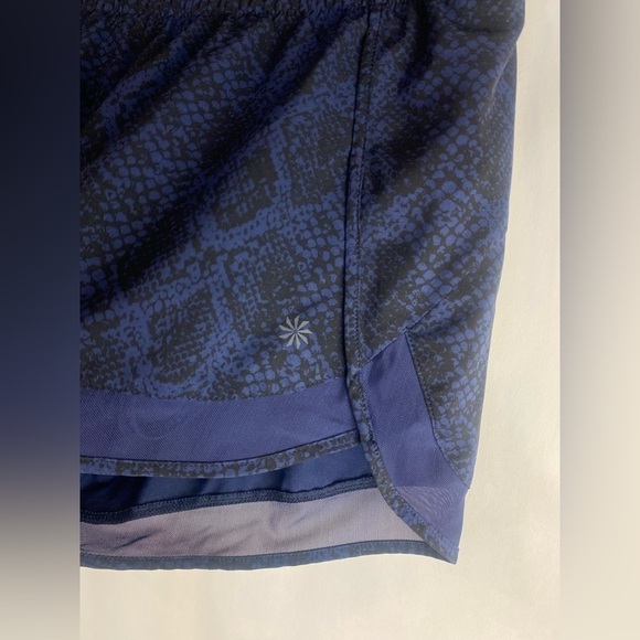Athleta Mesh Racer Run Short 4” Small blue snakeskin - Picture 3 of 13